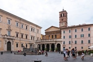 La famosa piazza di Santa Maria in Trastevere