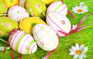Uova di Pasqua dai colori primaverili