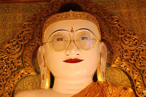 buddha occhiali myanmar