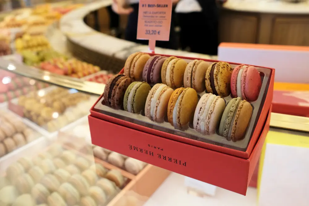scatola di macarons parigi