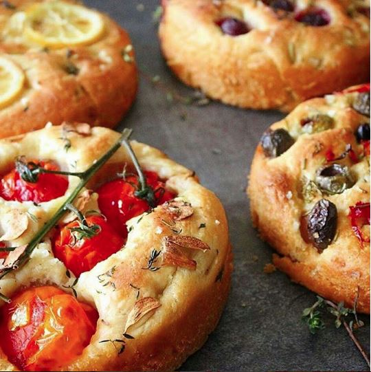 focaccia barese cosa mangiare a bari edreams blog di viaggi