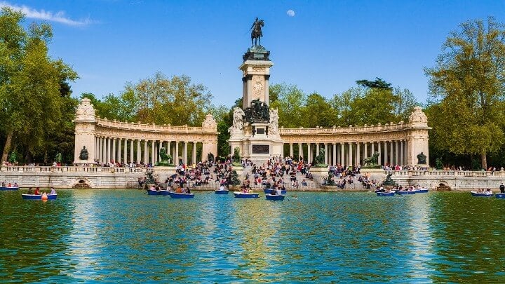 Parque del retiro, lago di Madrid