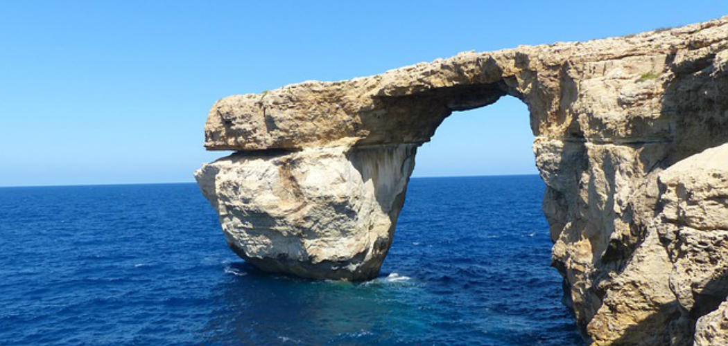 finestra azzurra malta