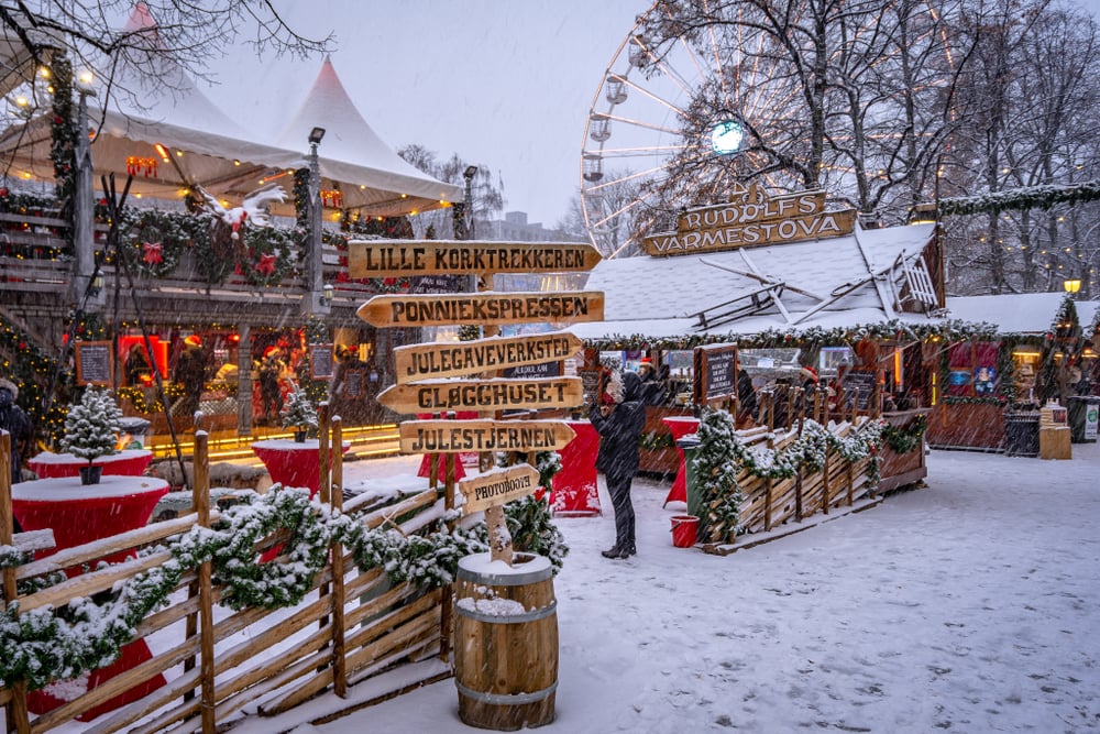 Neve e luci natalizie a Oslo