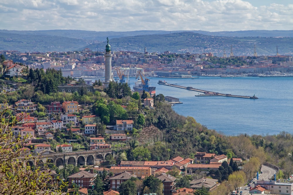 Panorama con faro della Vittoria Trieste