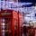 Londra con luci natalizie e cabine telefoniche in primo piano
