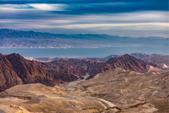 Vista sul deserto di Israele e montagne