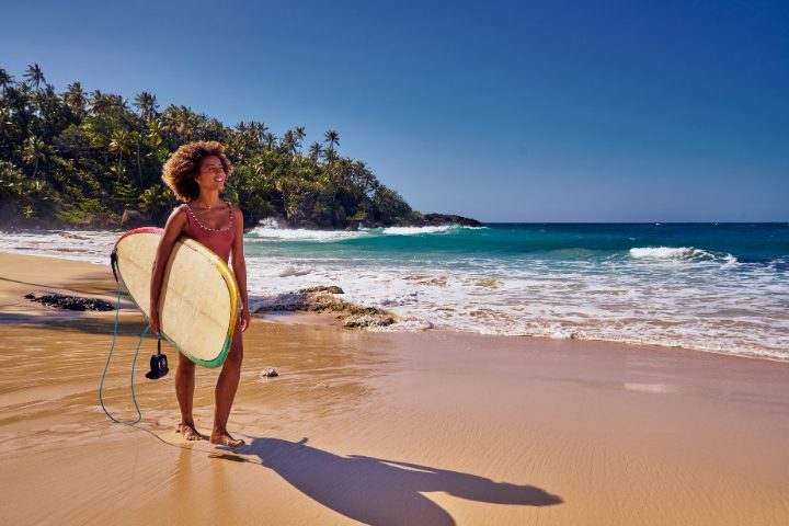 surfista in spiaggia