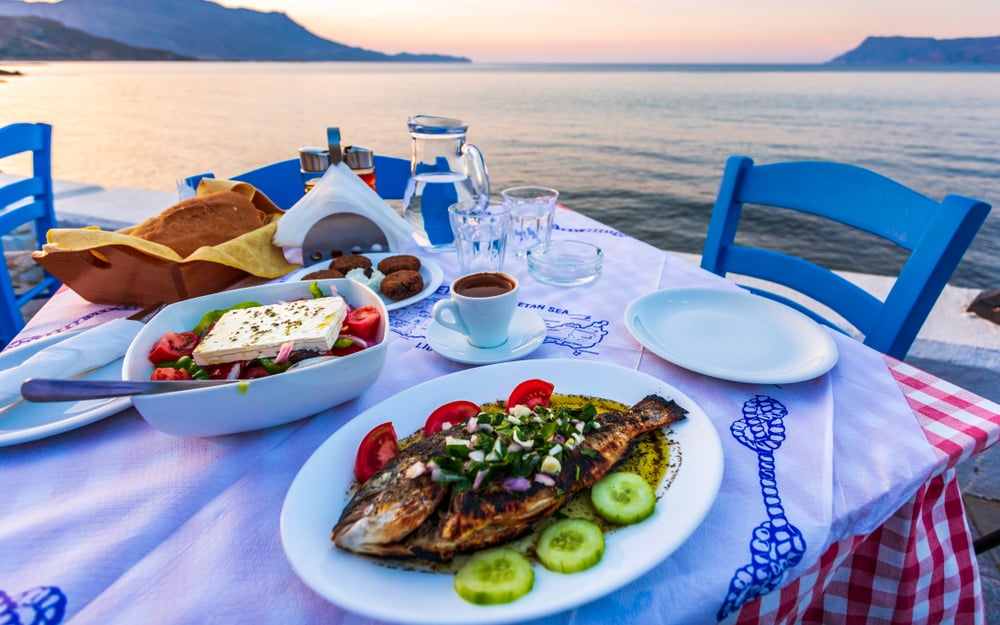 ristorante greco con vista mare