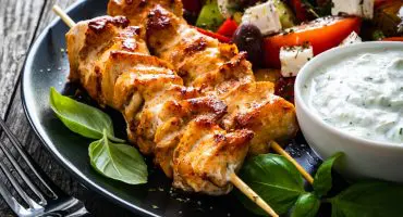Cosa mangiare ad Atene: una guida gastronomica per foodie appassionati
