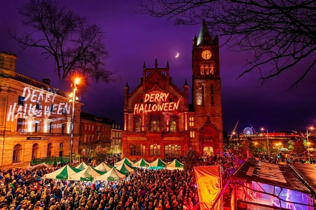 Festa di Halloween a Derry con decorazioni festive